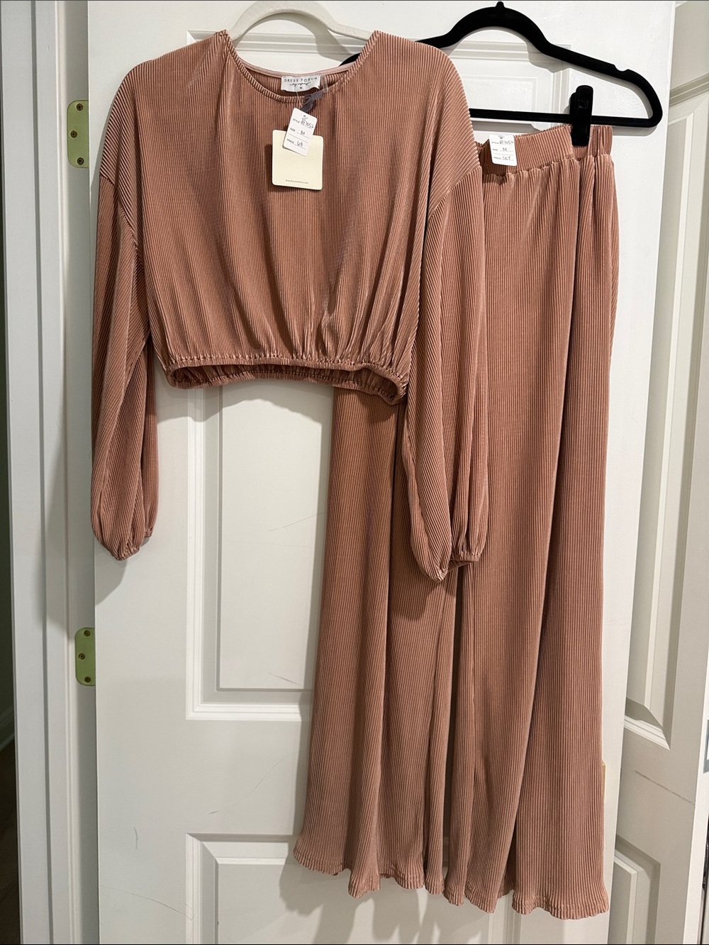 NWT Dress Forum Ribbed Two-Piece Wide-Leg Set in Dusty Rose